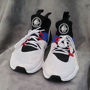 Stylish Light Grey and Black Sneakers with Blue and Red Accents.